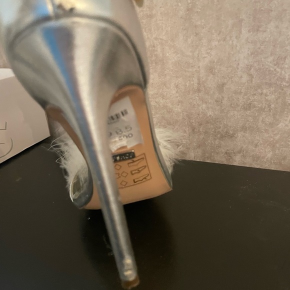 Top Shop Feather Sandal gently worn good condition . Super sexy ! - Picture 3 of 6